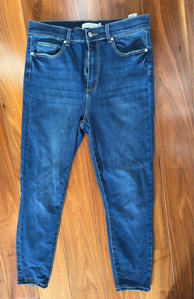 Like NEW Women’s Jeans image indicator(3)