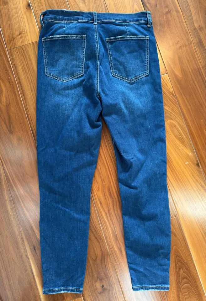 Like NEW Women’s Jeans image indicator(6)