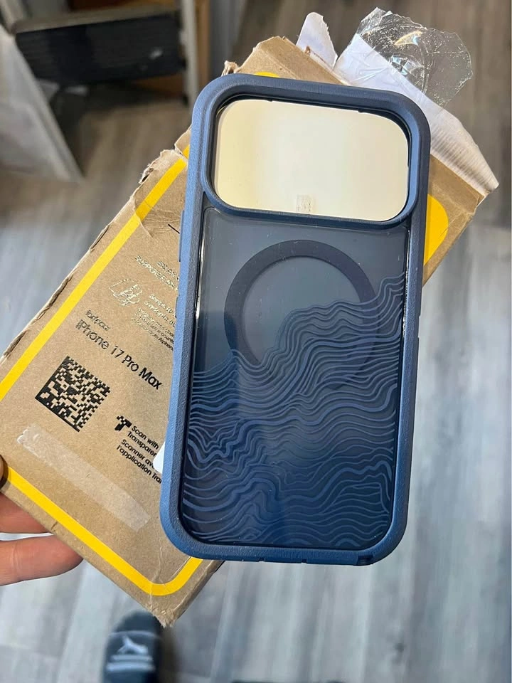 iPhone 17 Pro Max Defender XT MagSafe Case - Dark Blue Wavy NEW