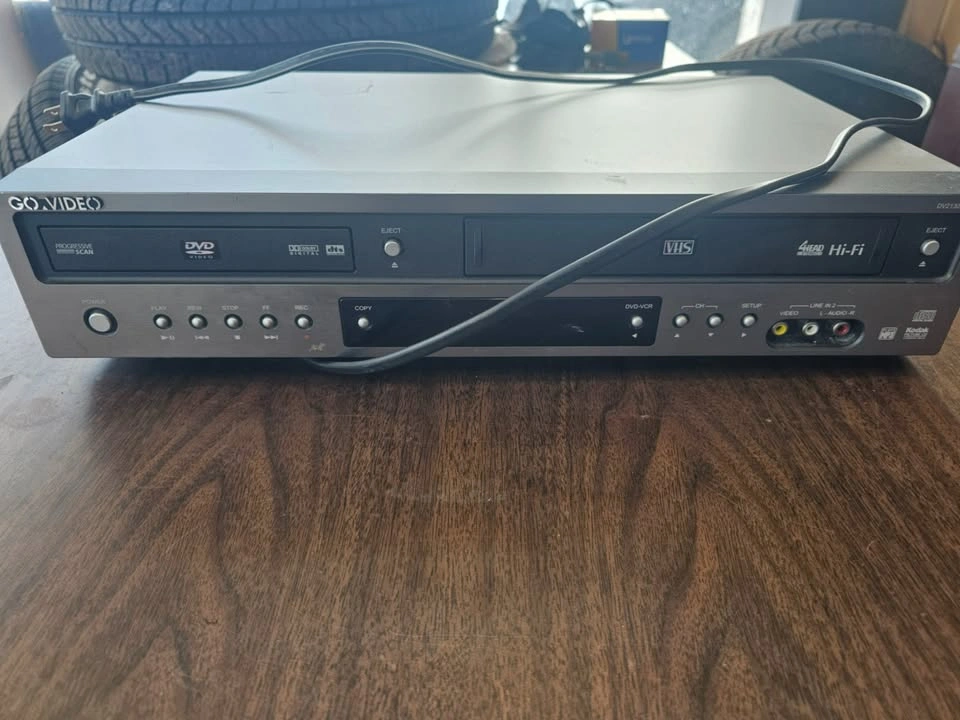 GoVideo DV2130 DVD / VHS Combo Player – 4 Head Hi-Fi - photo 2