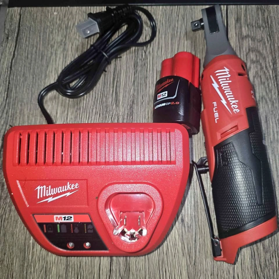Milwaukee M12 FUEL Ratchet Kit with Battery and Charger