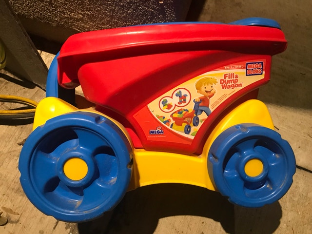 Mega Bloks Fill and Dump Wagon - photo 2
