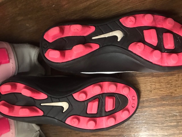 Nike Cleats and Shin Guards Size 10.5 - photo 3