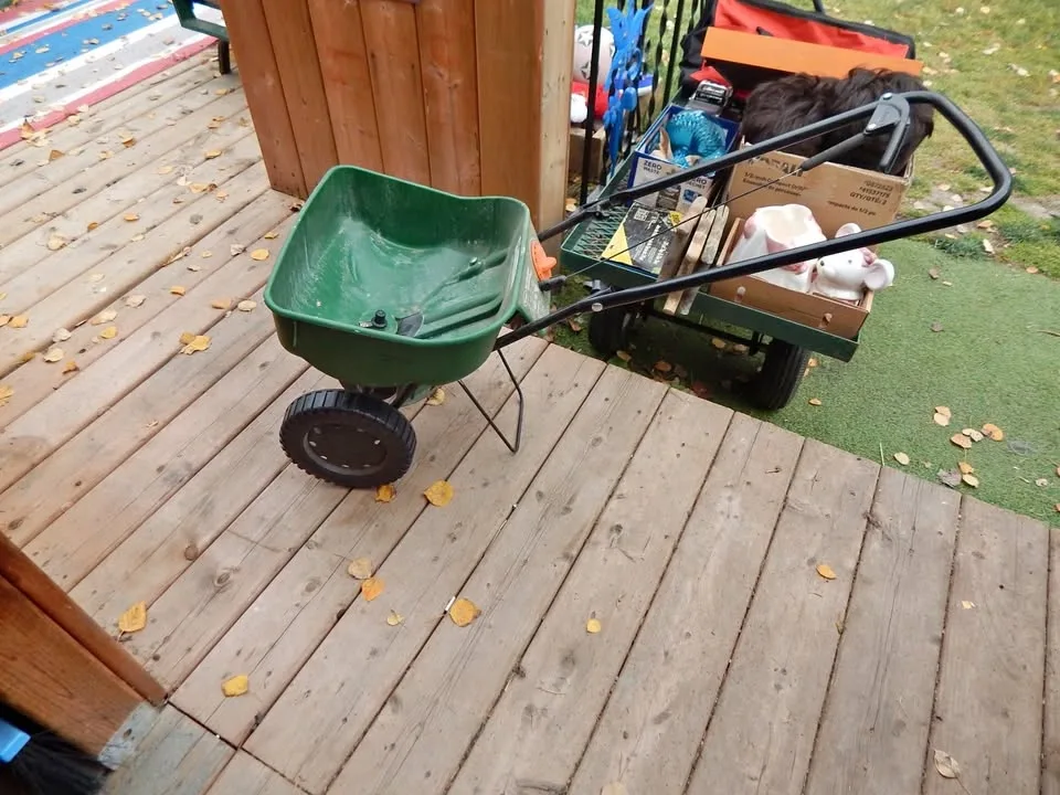 Scotts Turf Builder Fertilizer Spreader