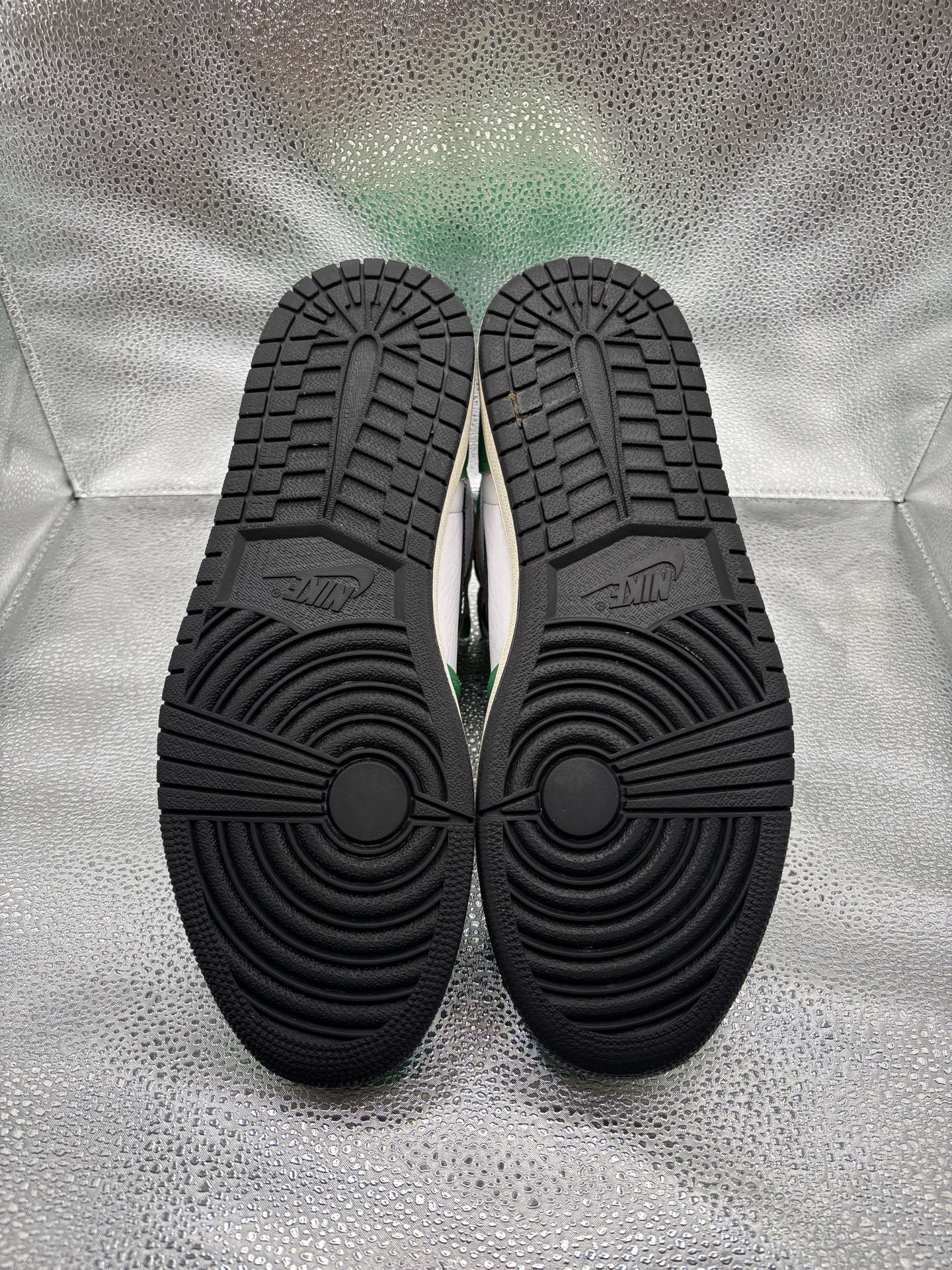 Air Jordan 1 Lucky Green - photo 3