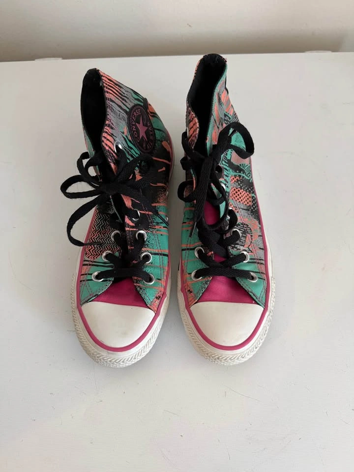 Women's Converse Shoes with Cool Funky Pattern Size 8 - photo 2
