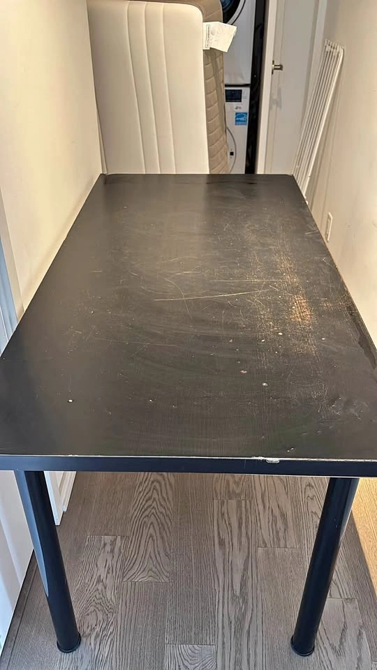 FREE Black table / desk - photo 2