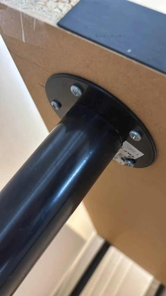 FREE Black table / desk - photo 3