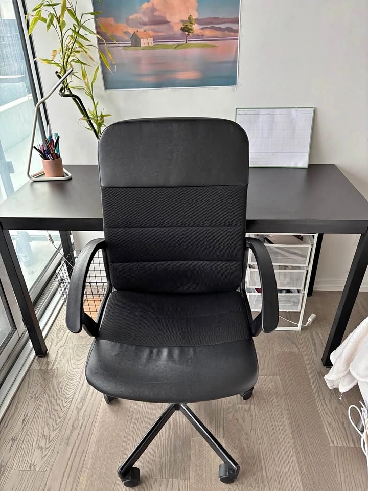 Black office chair with wheels