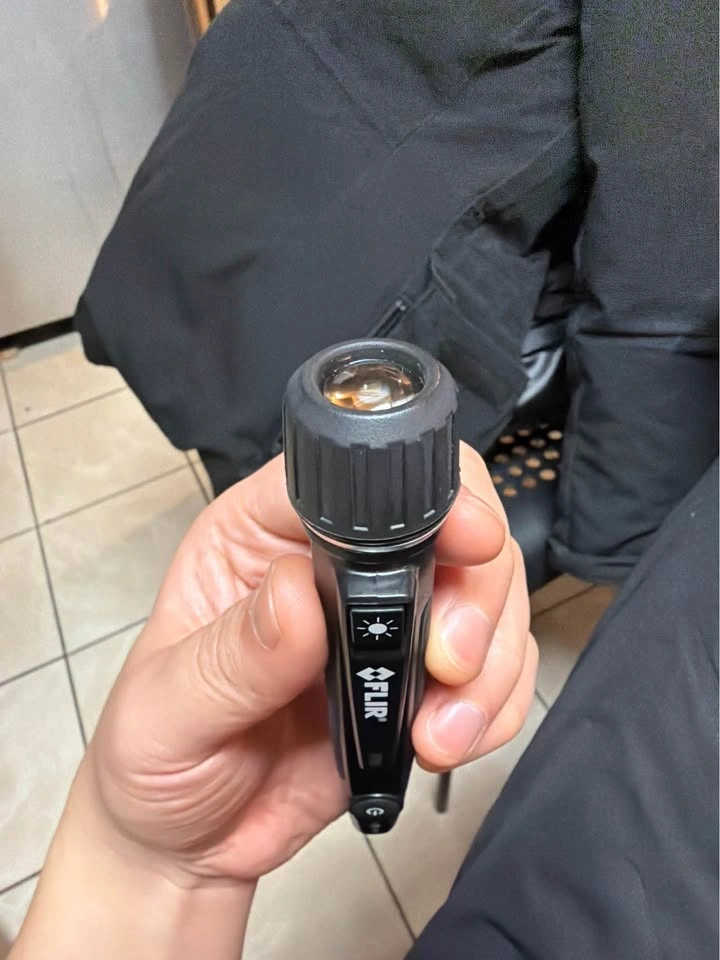 FLIR VP50 Non-Contact Voltage Detector - photo 2