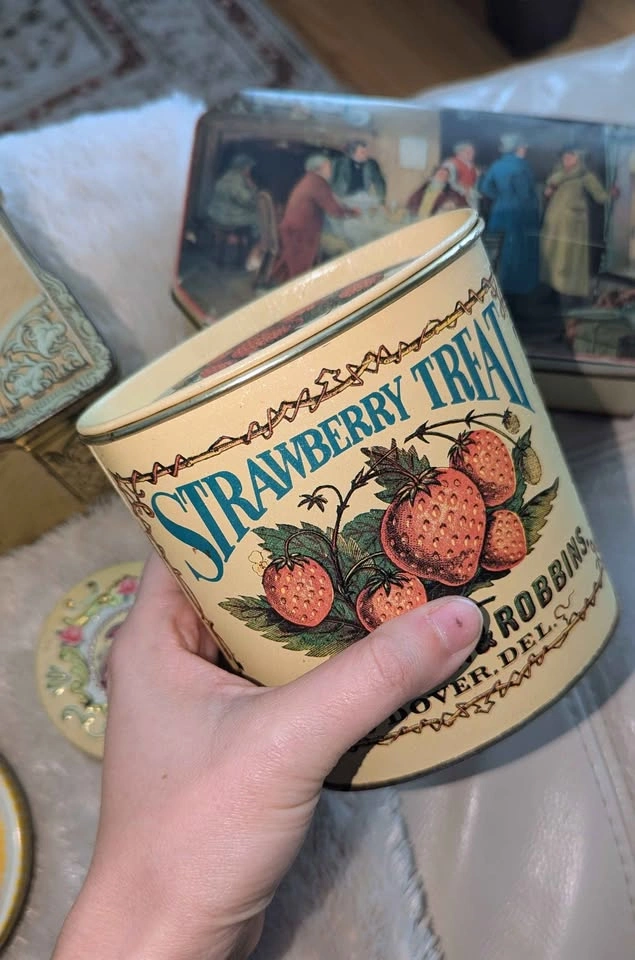 Vintage Rare Collector Tins (priced individually) - photo 4