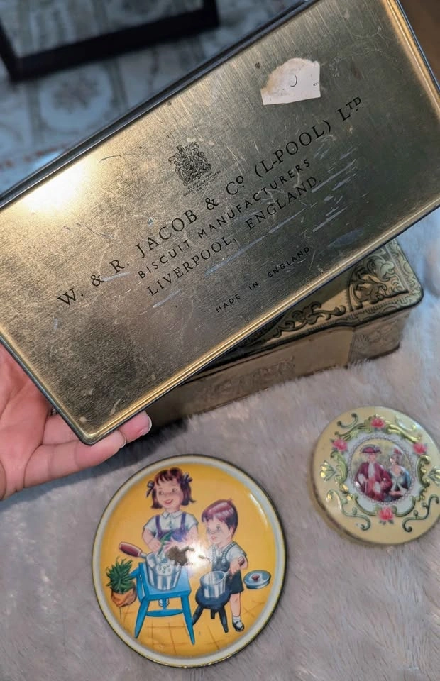 Vintage Rare Collector Tins (priced individually) - photo 5