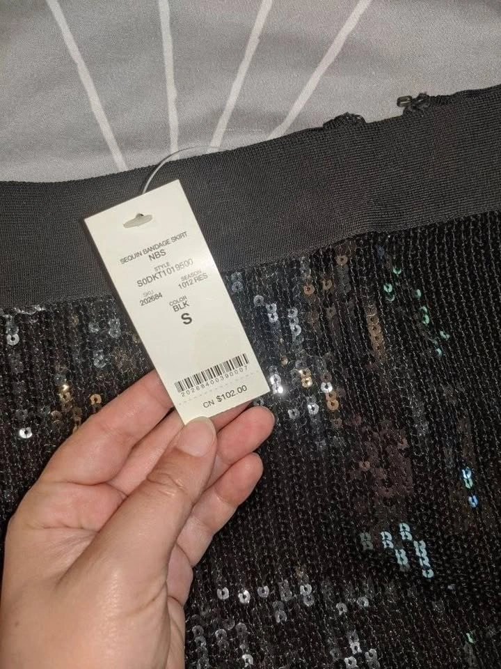 TAG STILL ON! BEBE Black Sequin Skirt - photo 2