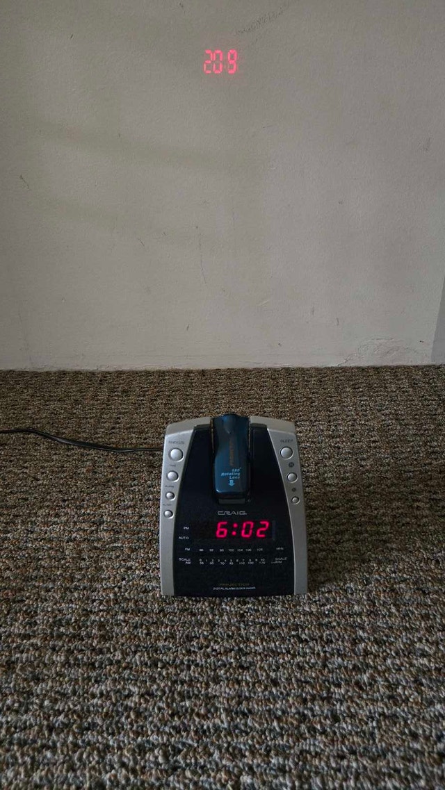 AM/FM Projection Clock Radio