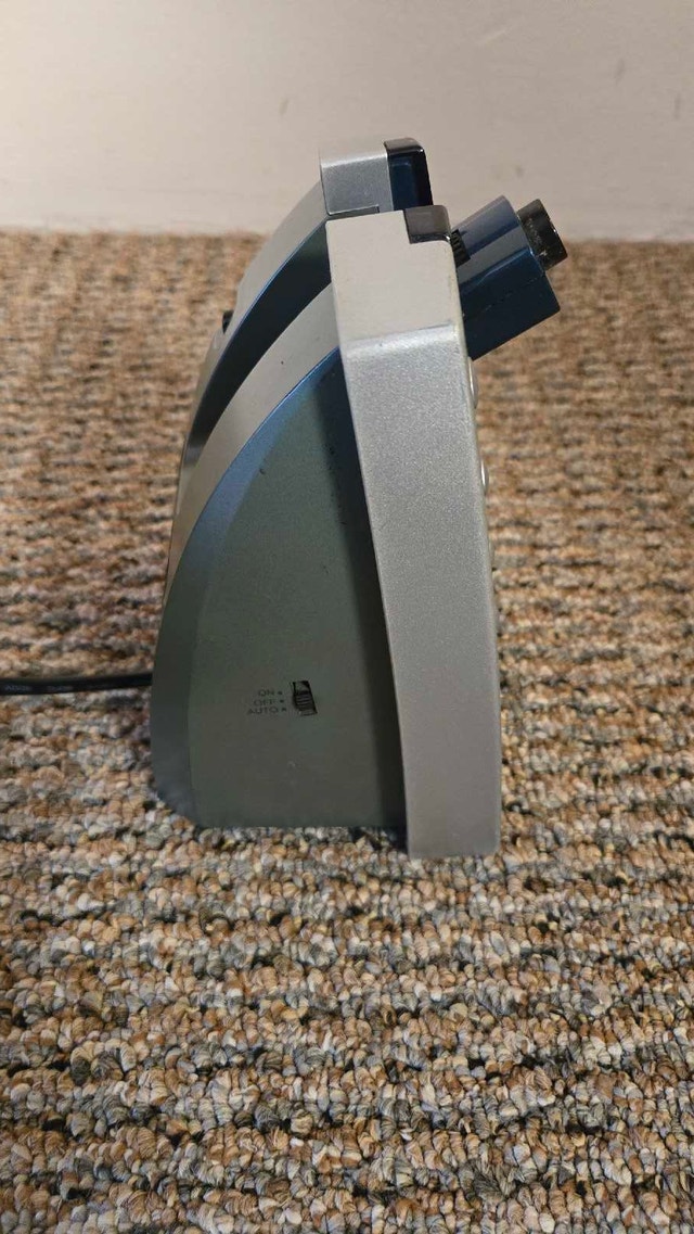 AM/FM Projection Clock Radio - photo 3