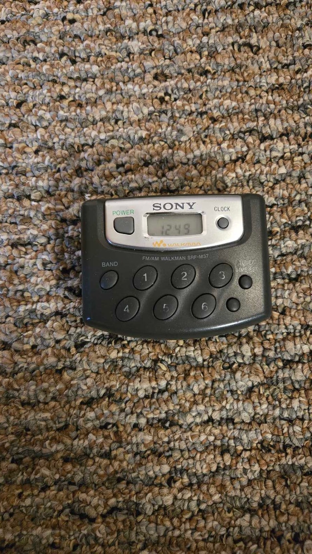 SONY FM/AM WALKMAN SRF-M37 DC