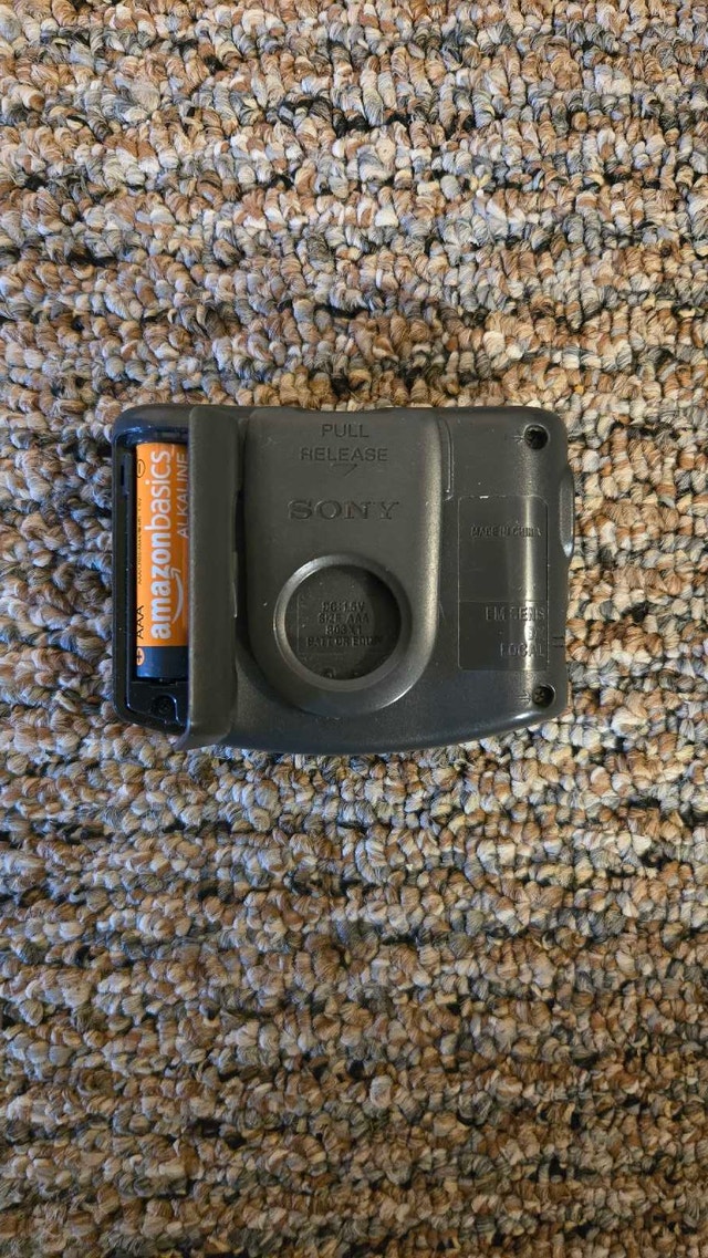 SONY FM/AM WALKMAN SRF-M37 DC - photo 3