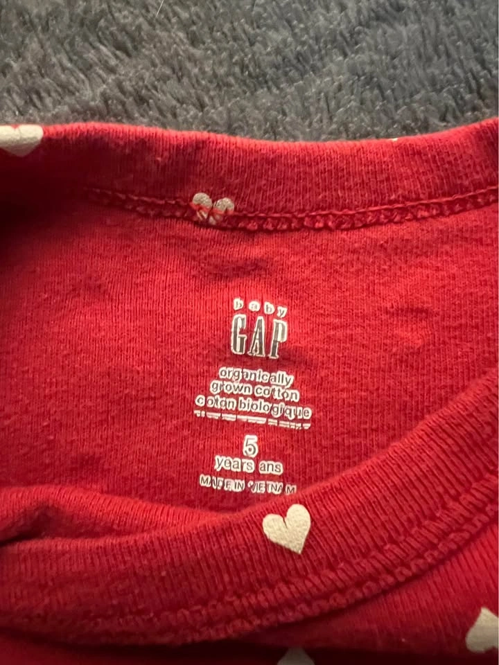 Baby GAP red heart long sleeve shirt 5 years - photo 2