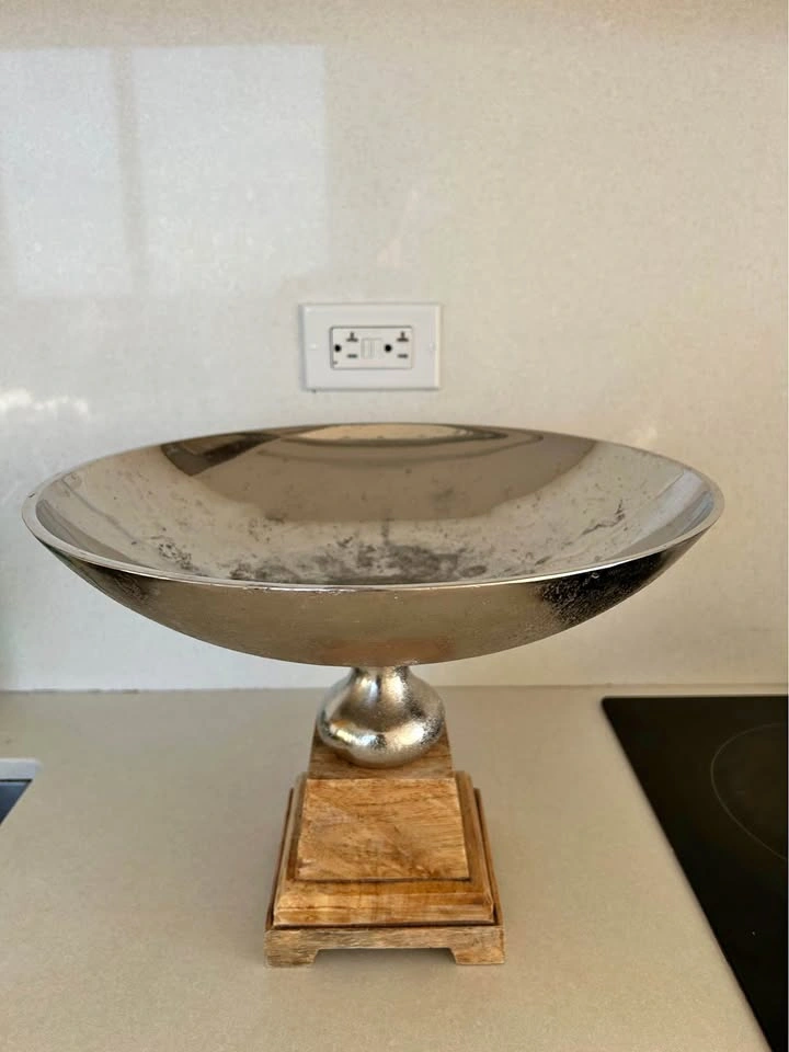 Metal bowl with wood base decor