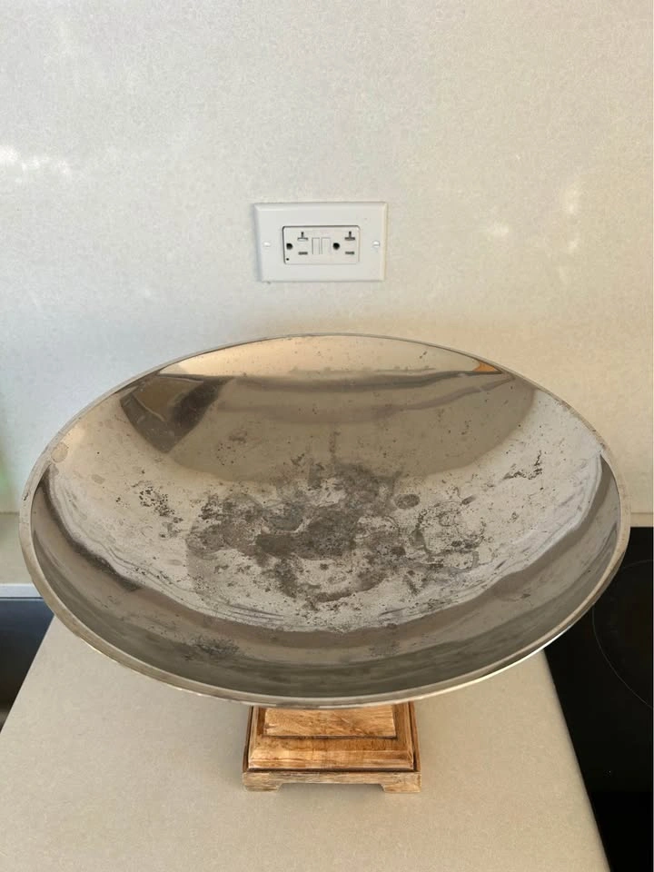 Metal bowl with wood base decor - photo 2