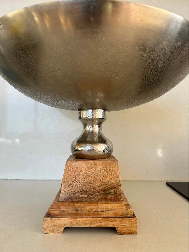 Metal bowl with wood base decor - photo 3