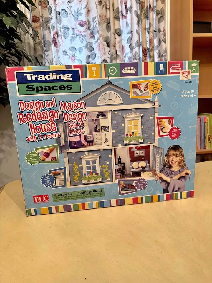 Brand New Trading Spaces Dollhouse Kit - Top Toy Award