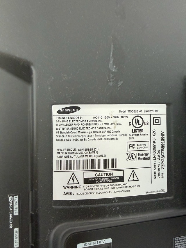 Samsung 40" Smart TV with Roku and Wall Mount - photo 3
