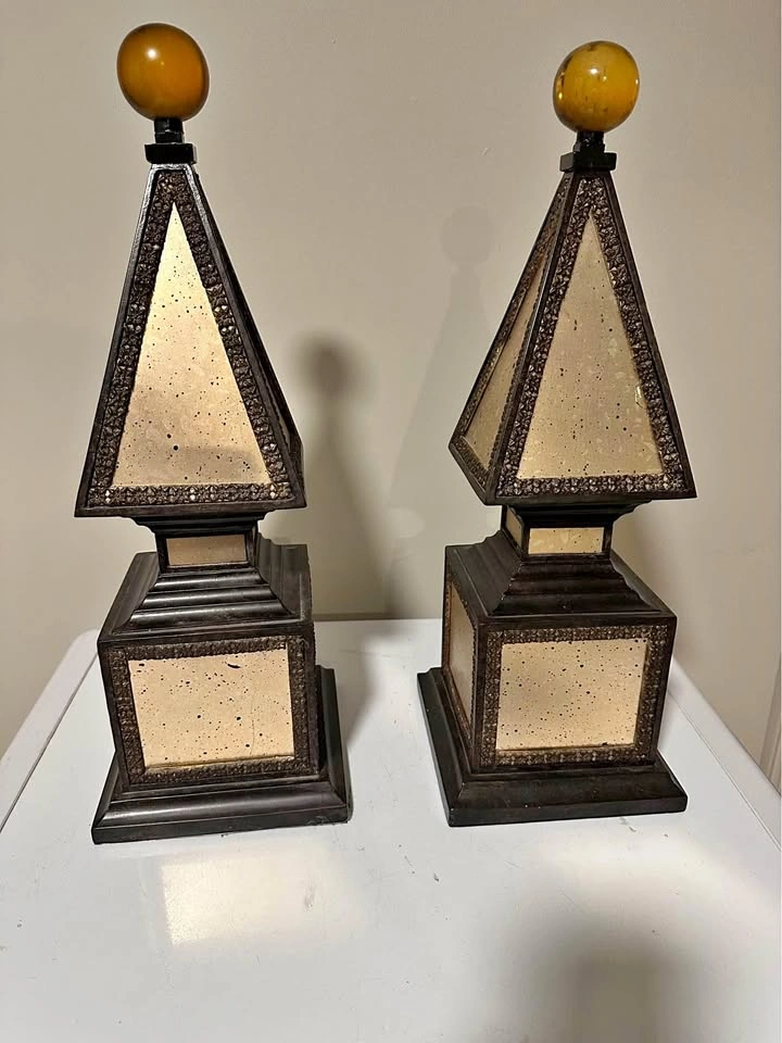 Elegant Decorative Finials/Sculptural Accent Pieces (Set of 2)