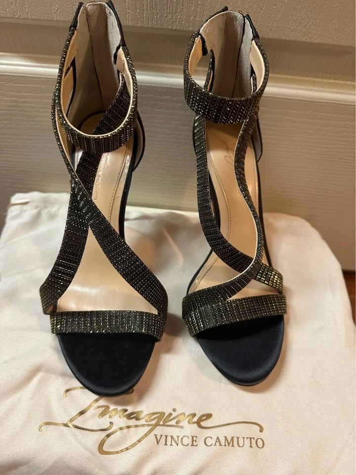 Vince Camuto IM Devin Heels, Size 7