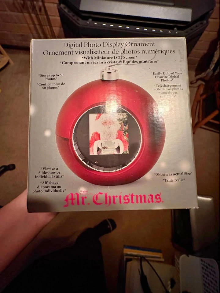 Digital Photo Display Ornament
