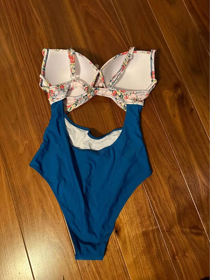 NEW Women’s Swimsuit image indicator(2)