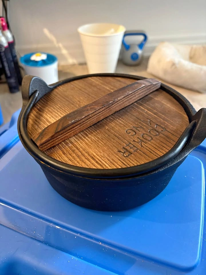 COOKER KING Cast Iron Pot w/ Wood Lid