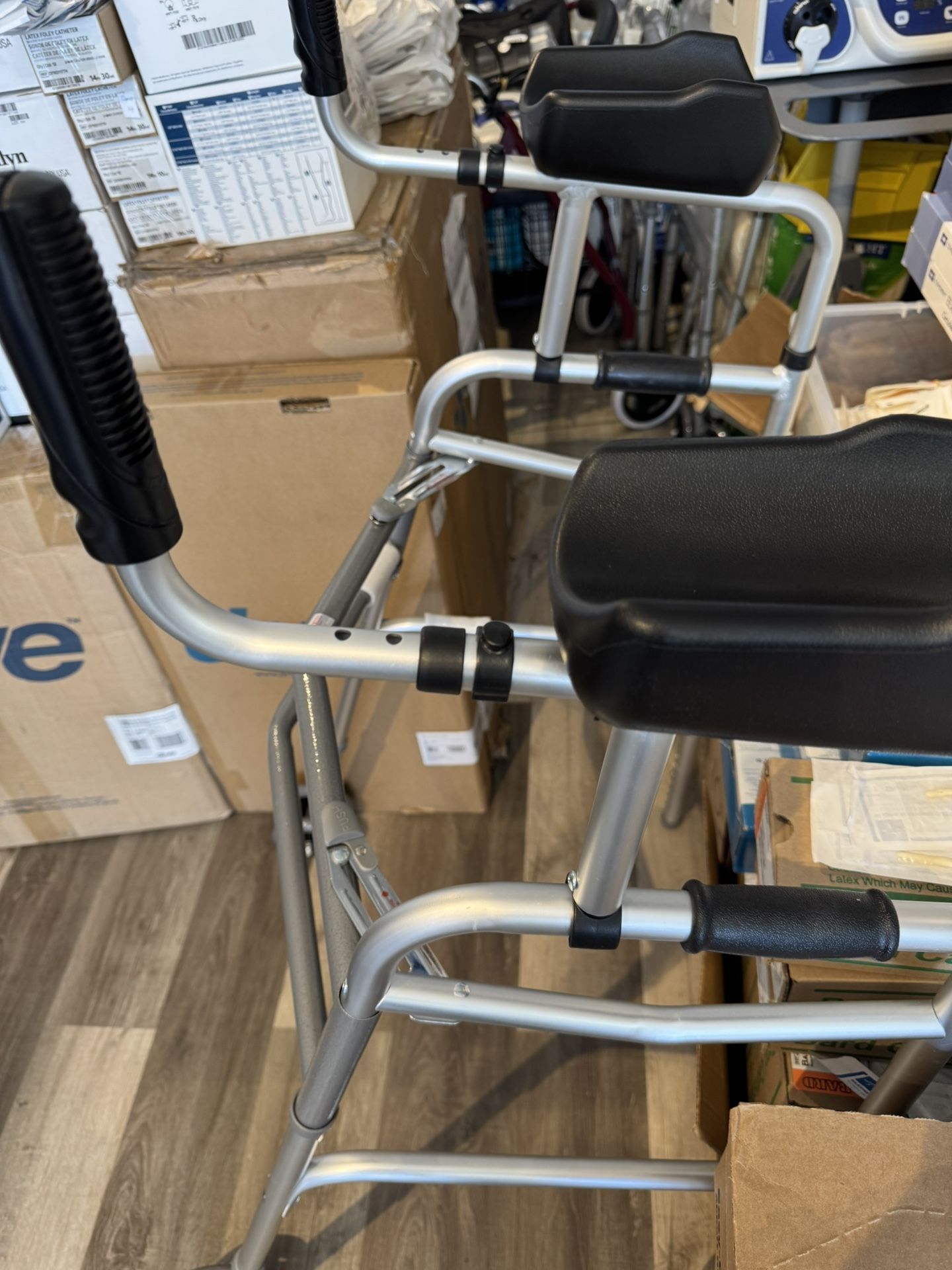 Medline Aluminum Upright Folding Walker - photo 2