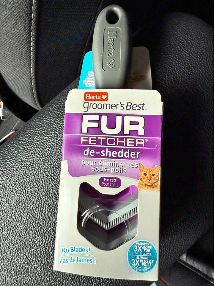 Hartz Groomers Best Fur Fetcher De-Shedder for Cats