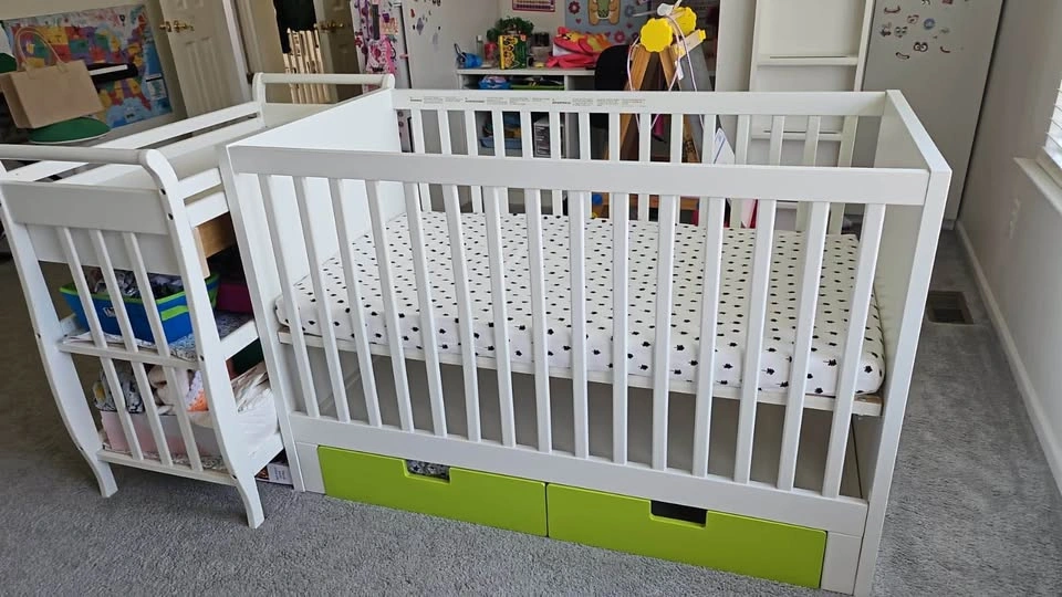 Baby crib with 2 drawers & mattress included - photo 2