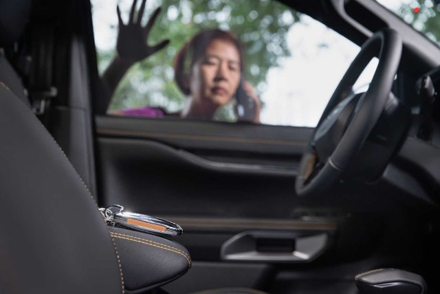 Car lockout, car unlock, car door open