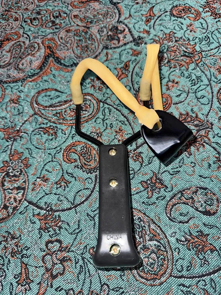 Small Handheld Slingshot with Rubber Bands & Leather Pouch