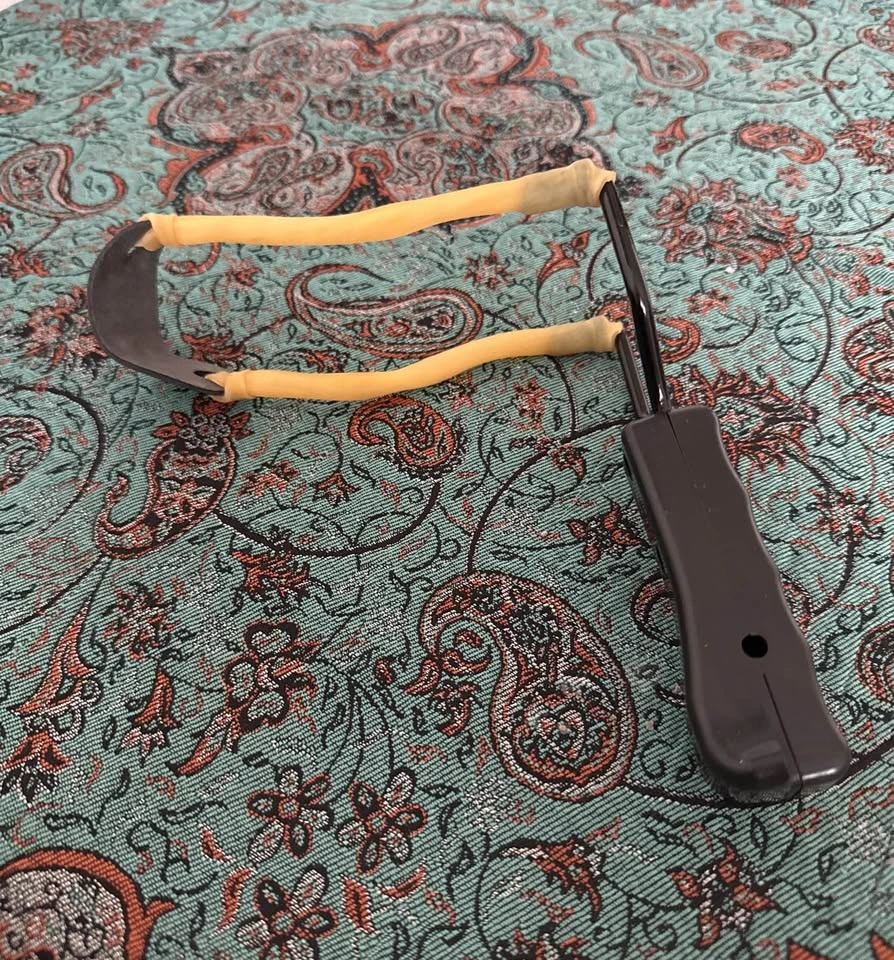Small Handheld Slingshot with Rubber Bands & Leather Pouch - photo 2