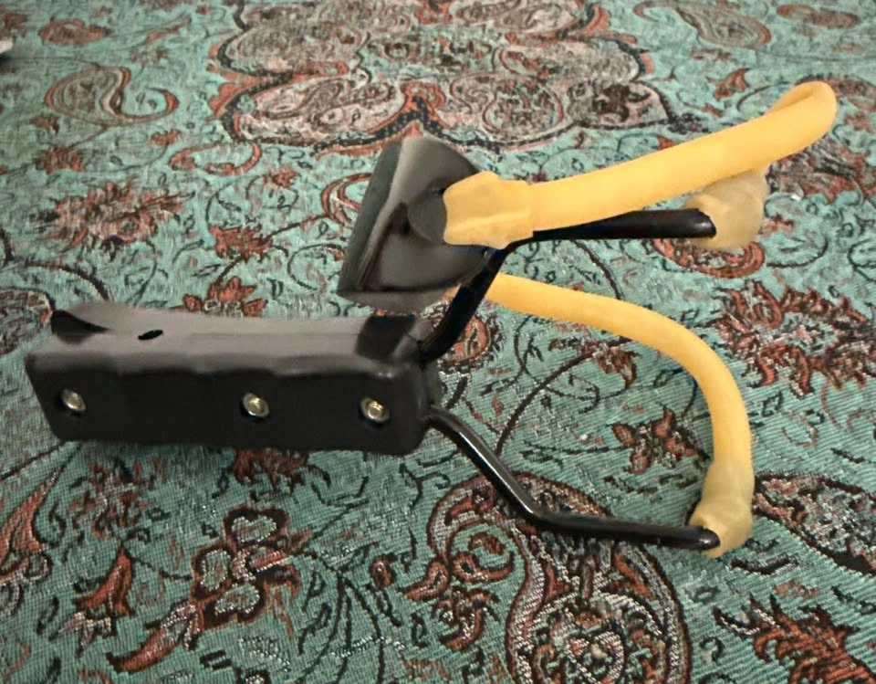 Small Handheld Slingshot with Rubber Bands & Leather Pouch - photo 3