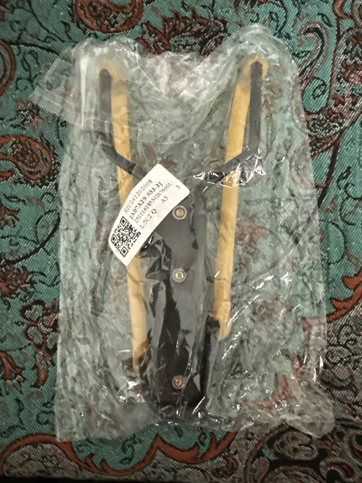 Small Handheld Slingshot with Rubber Bands & Leather Pouch - photo 4