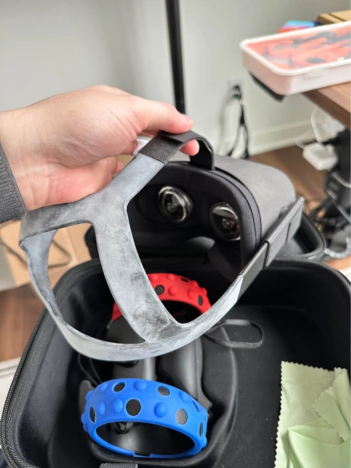 Oculus Quest 1 VR Headset - photo 3