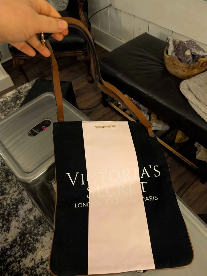 Victoria's Secret New Black Pink Crossbody Bag with Tag - photo 4