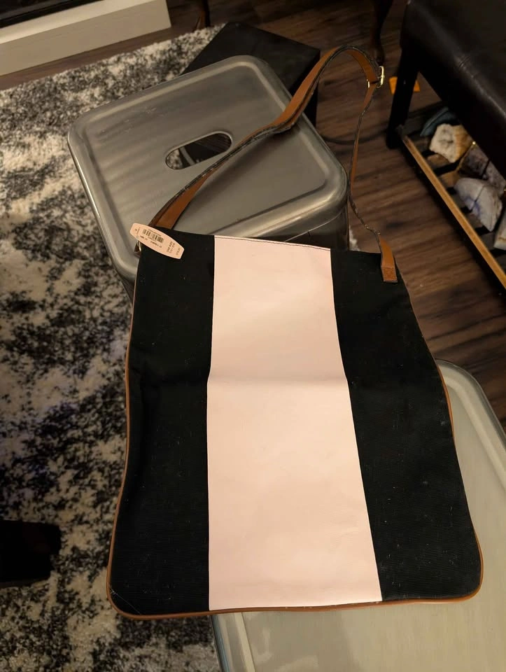 Victoria's Secret New Black Pink Crossbody Bag with Tag - photo 5