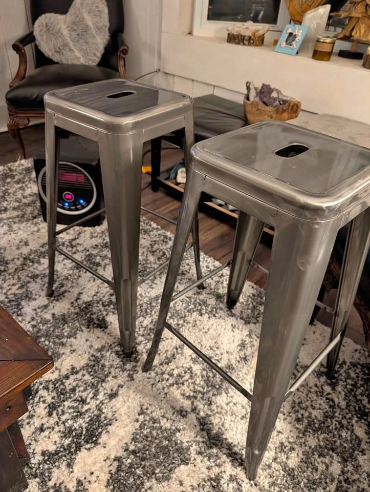 2 Metal Bar Stools