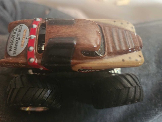 Hot Wheels Monster Truck "Mutt"