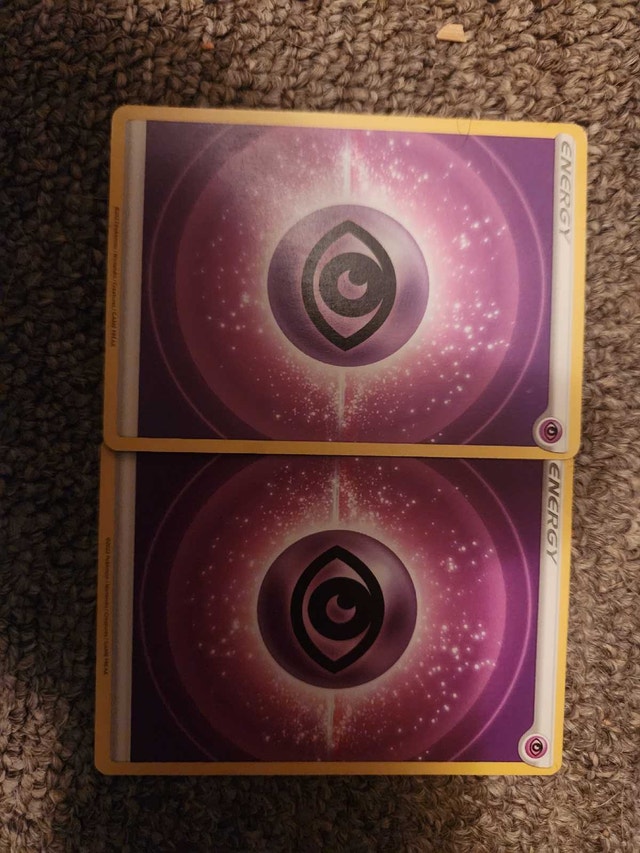 2x Holofoil Psychic Energies (Pokémon)