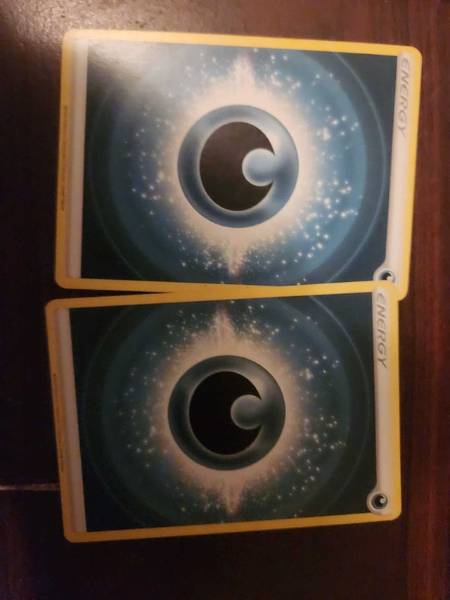 2x Holofoil Darkness Energies (2022)