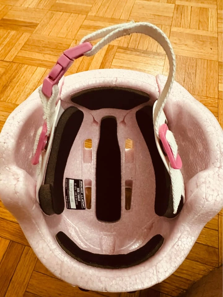 Kids Hockey Helmet - Like New | CSA Approved | Adjustable - photo 4