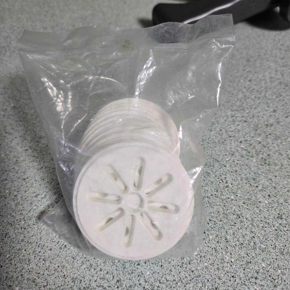 Unused, Wilton Spritz Cookie Press w/12 cookie design disc. - photo 2