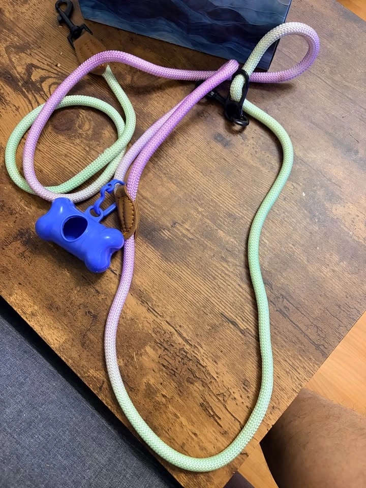 Hands free rope dog leash with poop bag holder - photo 2